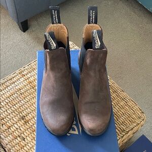 Blundstone Women’s Rustic Brown Chelsea Boots Size 8